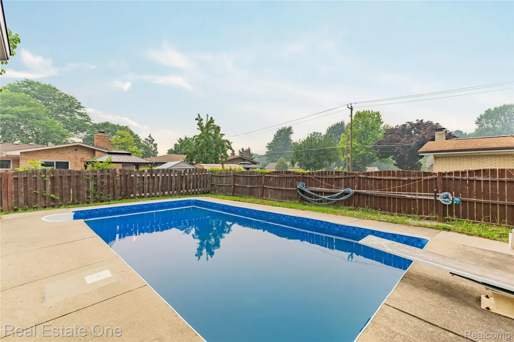 37719 Adrian Drive Sterling Heights City, MI 48310