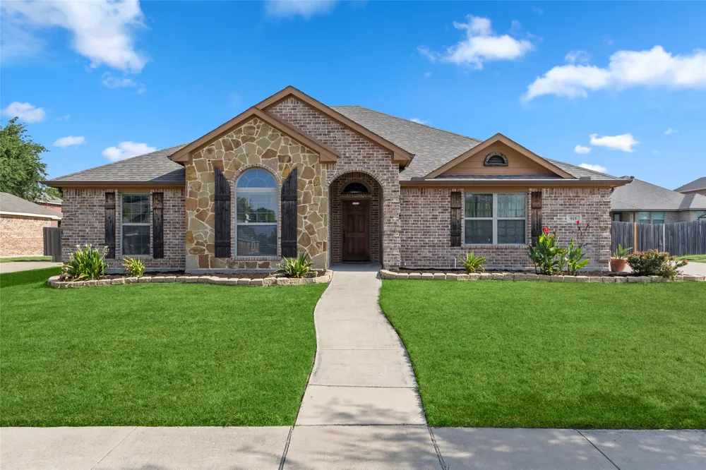 915 Sage Meadow Drive Glenn Heights, TX 75154