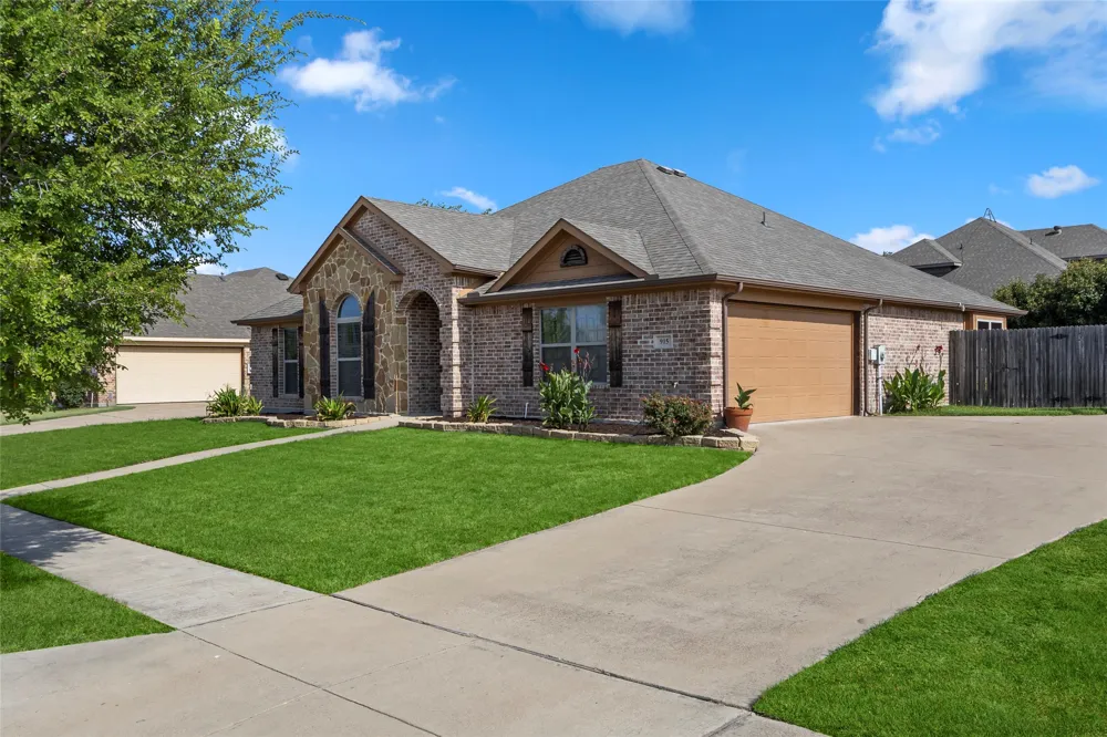 915 Sage Meadow Drive Glenn Heights, TX 75154