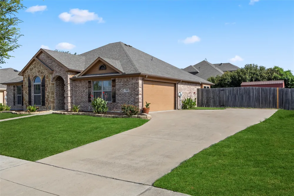 915 Sage Meadow Drive Glenn Heights, TX 75154
