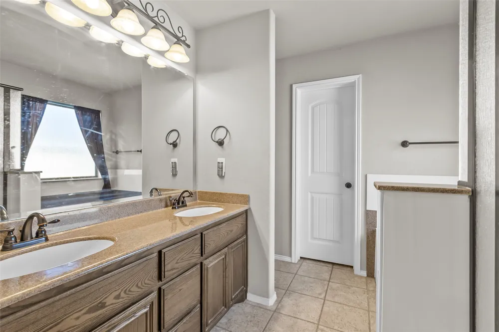 915 Sage Meadow Drive Glenn Heights, TX 75154