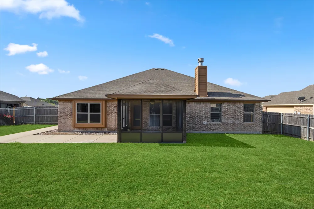915 Sage Meadow Drive Glenn Heights, TX 75154