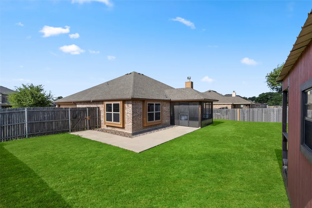 915 Sage Meadow Drive Glenn Heights, TX 75154