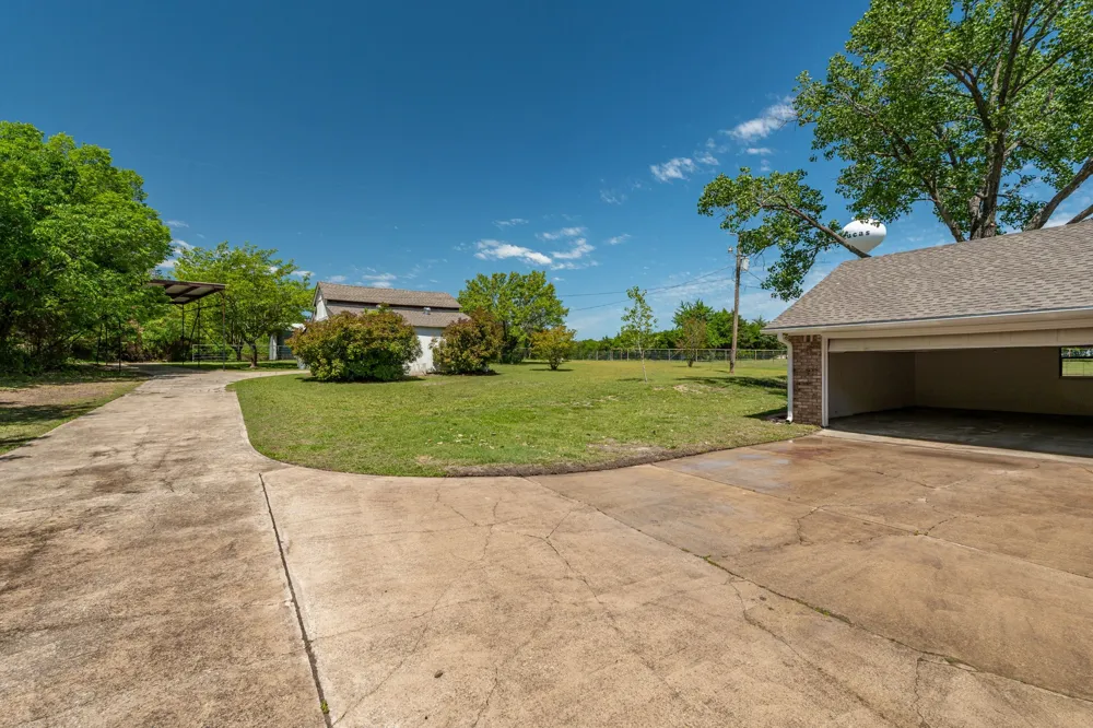 1905 Shady Lane Lucas, TX 75002