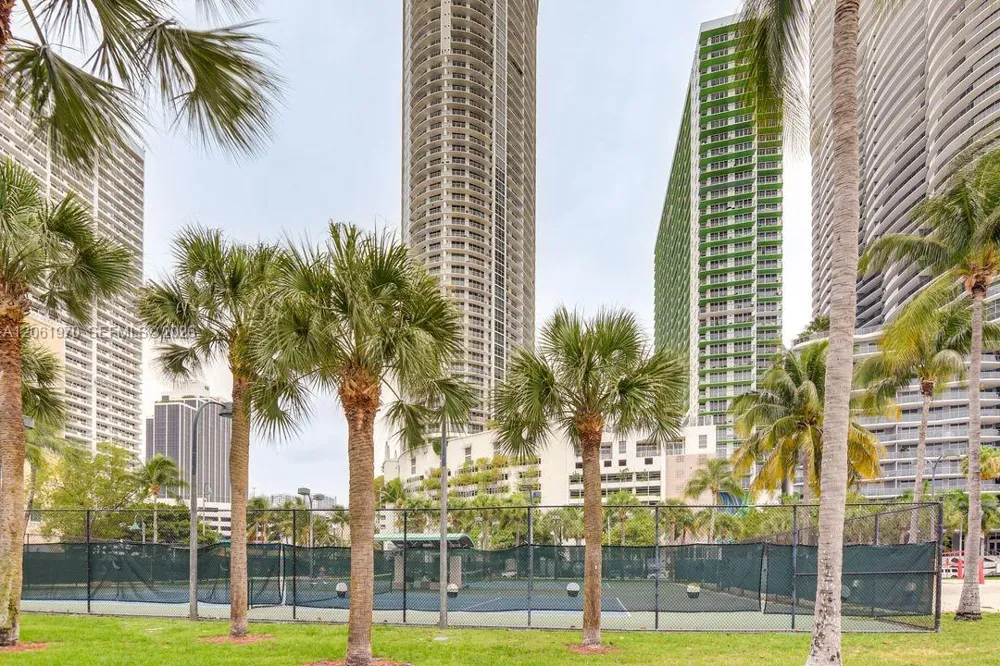 1750 Bayshore Dr #1909 Miami, FL 33132