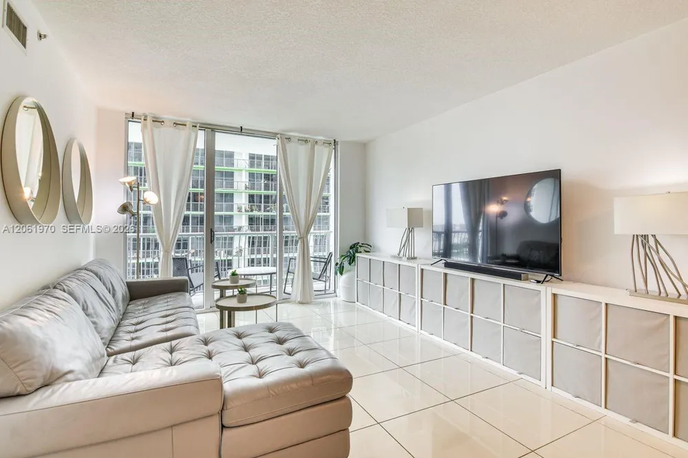 1750 Bayshore Dr #1909 Miami, FL 33132