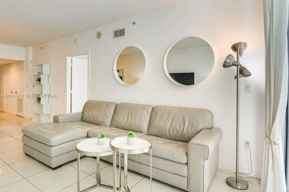 1750 Bayshore Dr #1909 Miami, FL 33132
