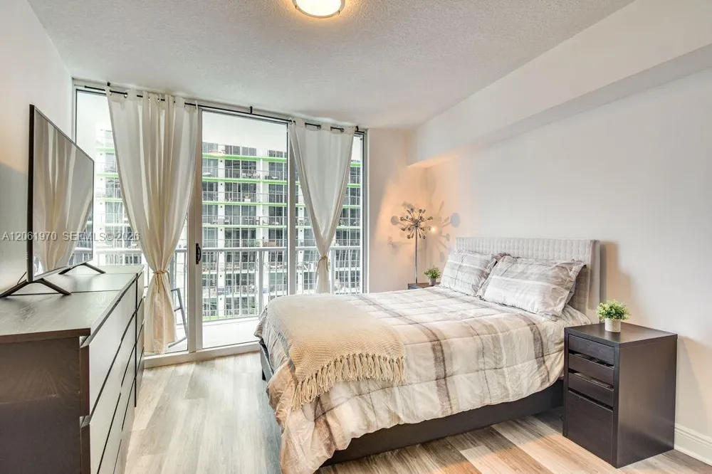 1750 Bayshore Dr #1909 Miami, FL 33132