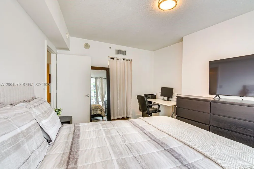 1750 Bayshore Dr #1909 Miami, FL 33132