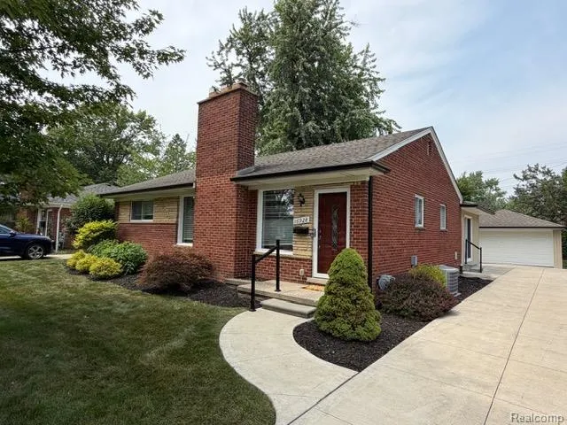 16928 Wetherby Street Beverly Hills Village, MI 48025