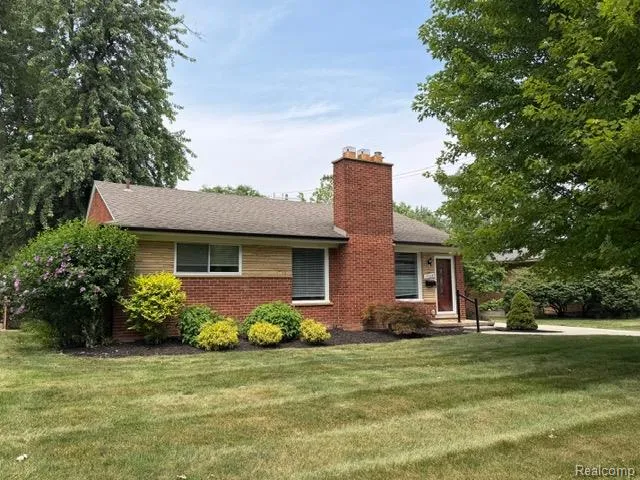 16928 Wetherby Street Beverly Hills Village, MI 48025
