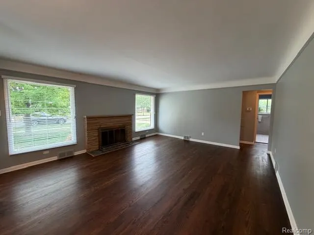 16928 Wetherby Street Beverly Hills Village, MI 48025