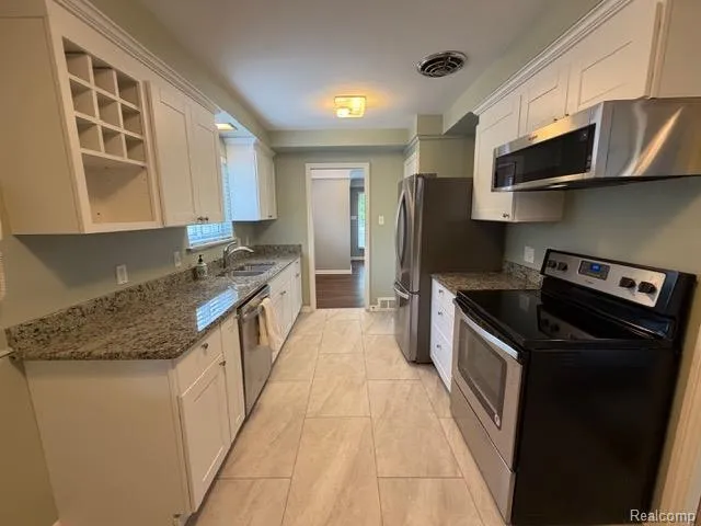 16928 Wetherby Street Beverly Hills Village, MI 48025