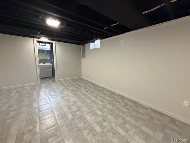 16928 Wetherby Street Beverly Hills Village, MI 48025