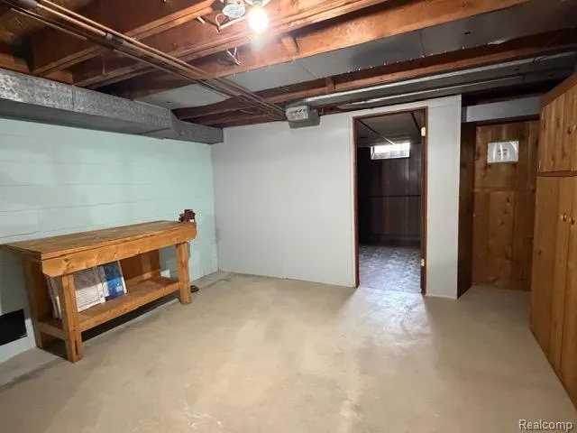 16928 Wetherby Street Beverly Hills Village, MI 48025