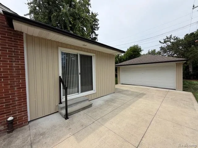 16928 Wetherby Street Beverly Hills Village, MI 48025