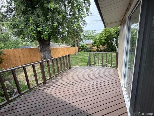 16928 Wetherby Street Beverly Hills Village, MI 48025