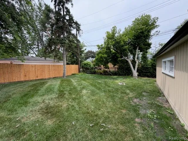16928 Wetherby Street Beverly Hills Village, MI 48025