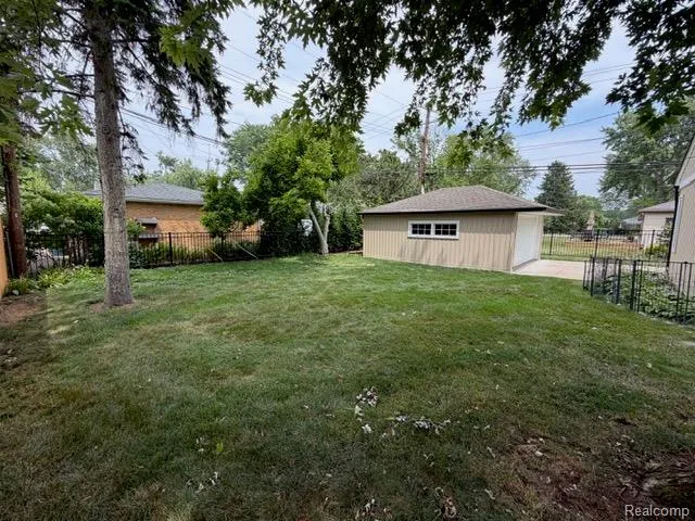 16928 Wetherby Street Beverly Hills Village, MI 48025