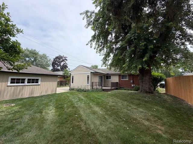 16928 Wetherby Street Beverly Hills Village, MI 48025