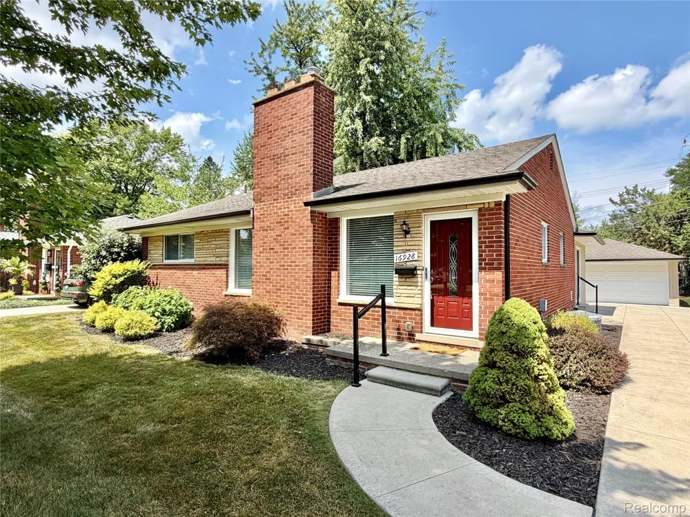 16928 Wetherby Street Beverly Hills Village, MI 48025