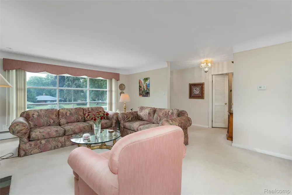 24800 Cromwell Drive Franklin Village, MI 48025