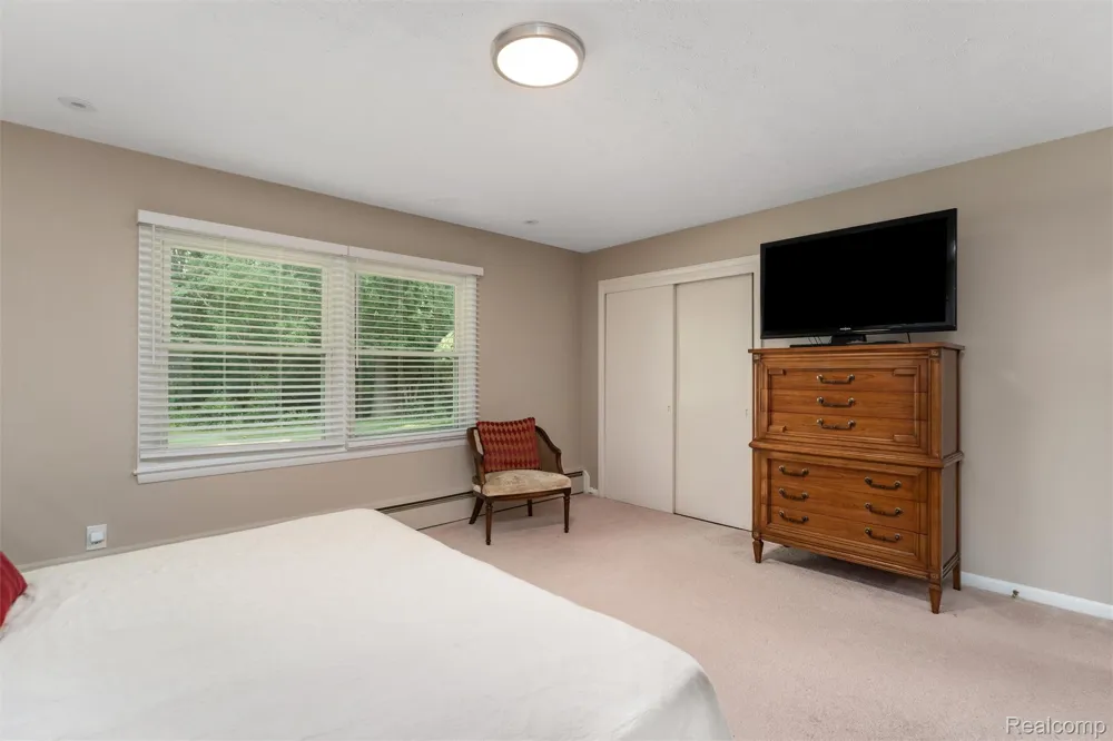 24800 Cromwell Drive Franklin Village, MI 48025