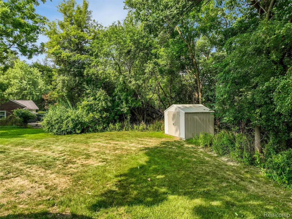 24800 Cromwell Drive Franklin Village, MI 48025