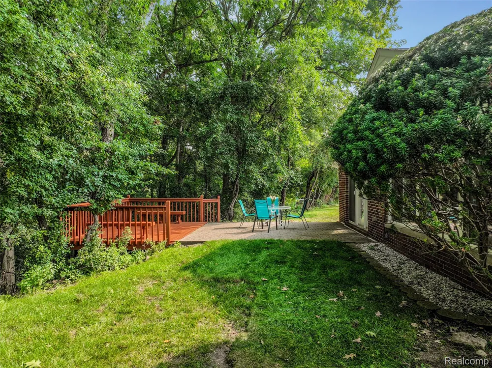 24800 Cromwell Drive Franklin Village, MI 48025
