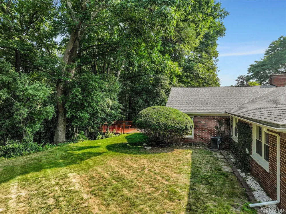 24800 Cromwell Drive Franklin Village, MI 48025