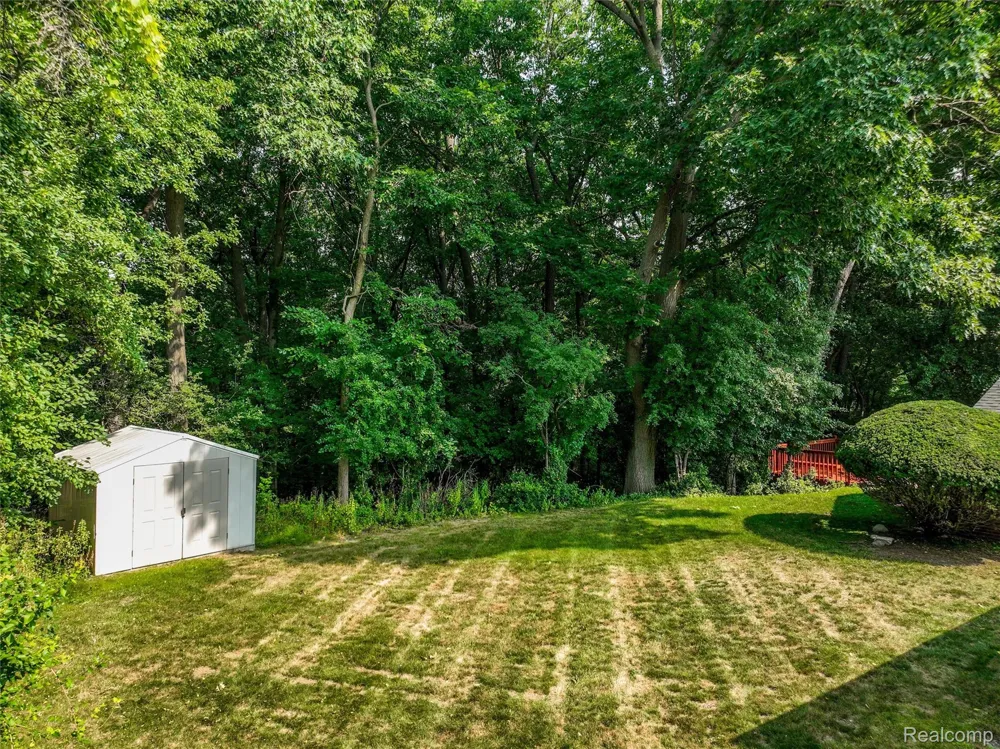 24800 Cromwell Drive Franklin Village, MI 48025