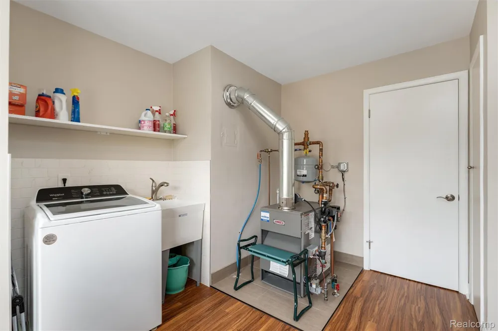 24800 Cromwell Drive Franklin Village, MI 48025