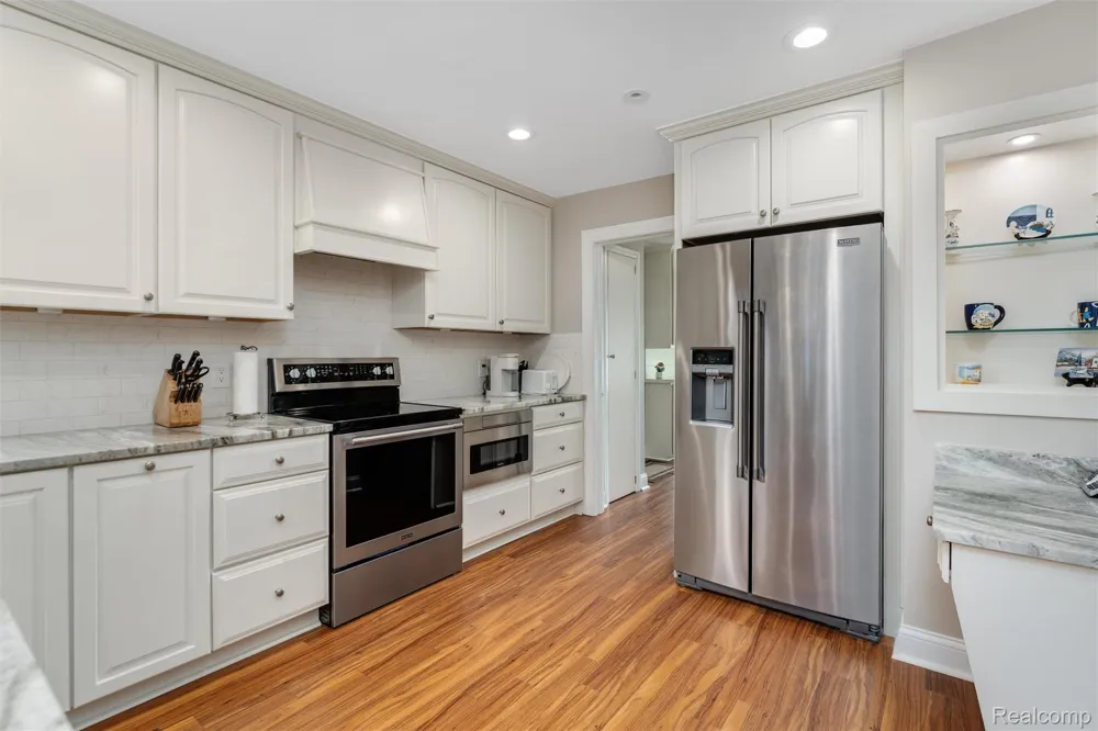 24800 Cromwell Drive Franklin Village, MI 48025