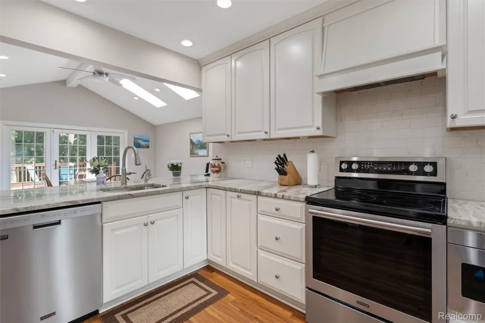 24800 Cromwell Drive Franklin Village, MI 48025