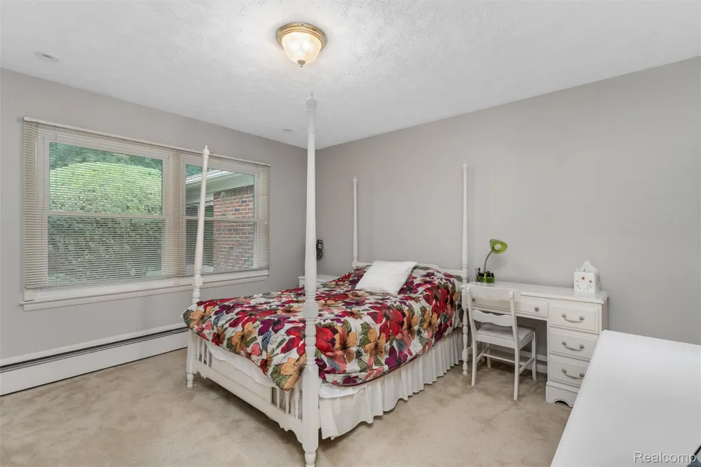 24800 Cromwell Drive Franklin Village, MI 48025