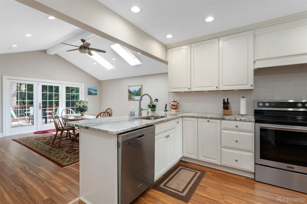 24800 Cromwell Drive Franklin Village, MI 48025