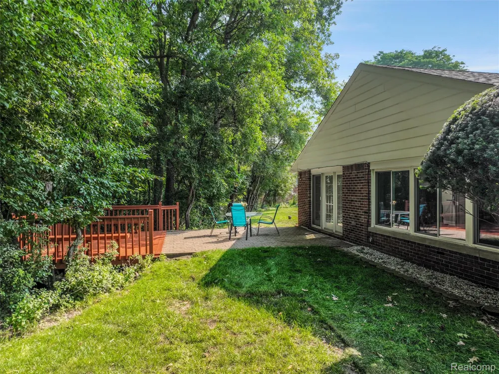 24800 Cromwell Drive Franklin Village, MI 48025