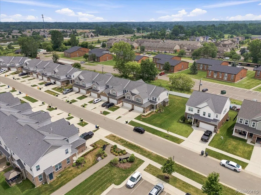 8678 Pioneer Street #9 Washington Township, MI 48094