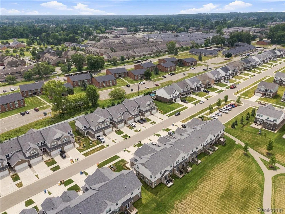 8678 Pioneer Street #9 Washington Township, MI 48094
