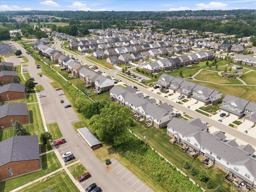 8678 Pioneer Street #9 Washington Township, MI 48094