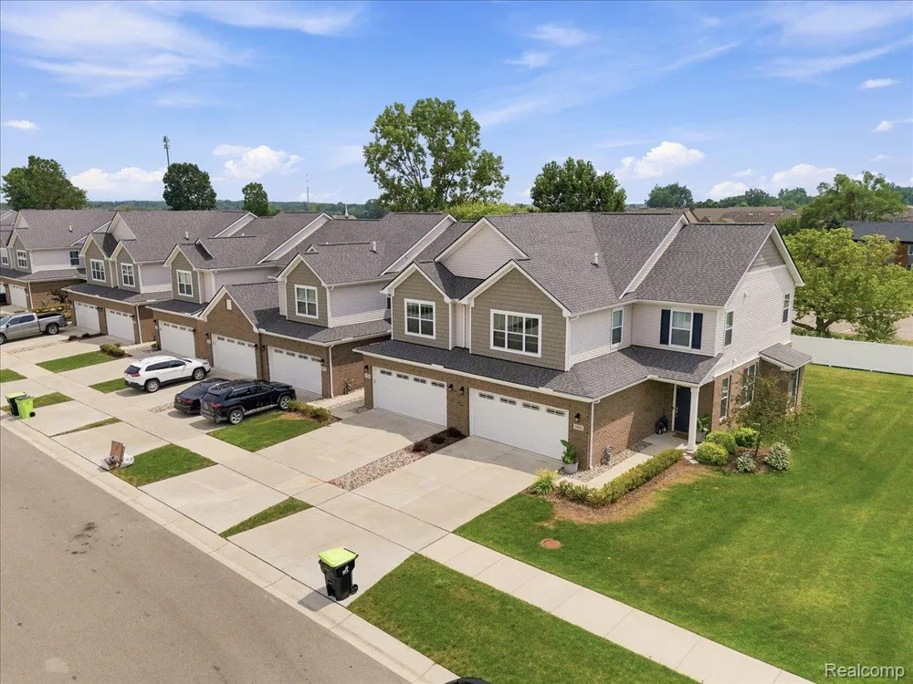 8678 Pioneer Street #9 Washington Township, MI 48094