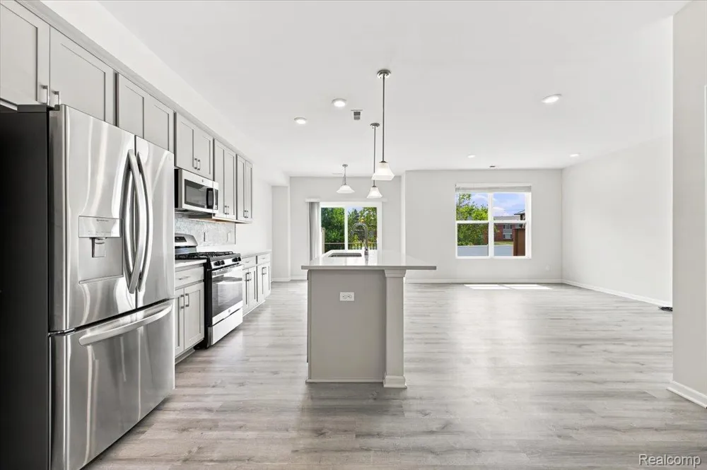 8678 Pioneer Street #9 Washington Township, MI 48094