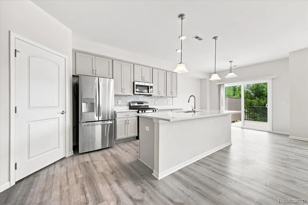 8678 Pioneer Street #9 Washington Township, MI 48094