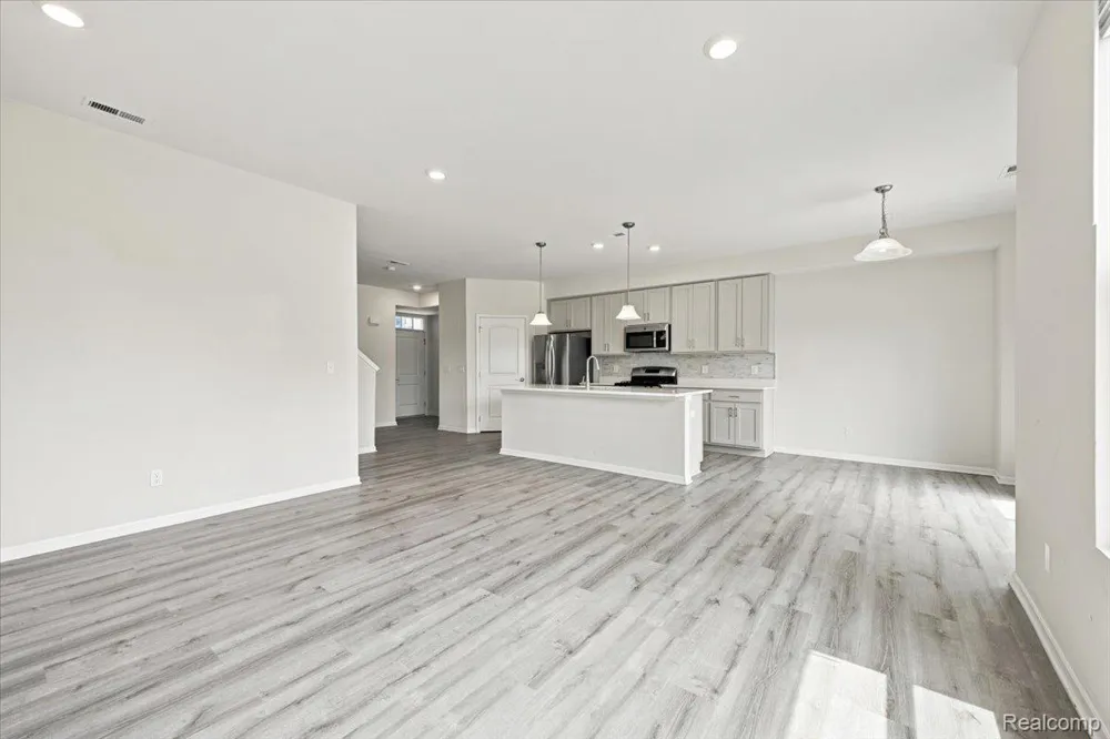 8678 Pioneer Street #9 Washington Township, MI 48094