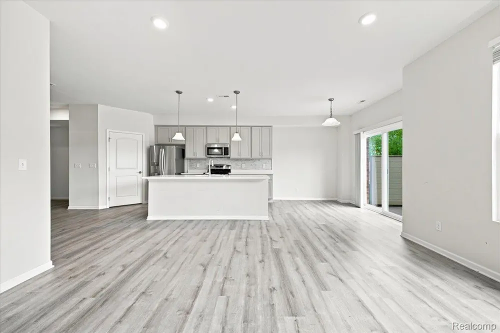 8678 Pioneer Street #9 Washington Township, MI 48094