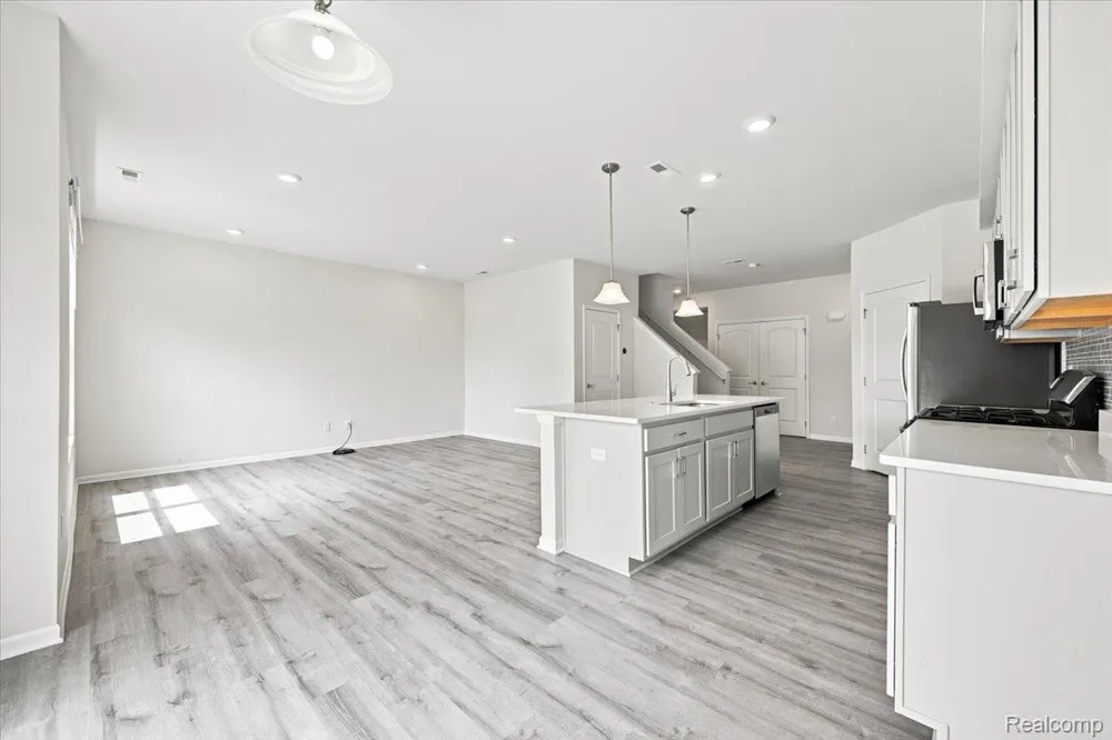 8678 Pioneer Street #9 Washington Township, MI 48094