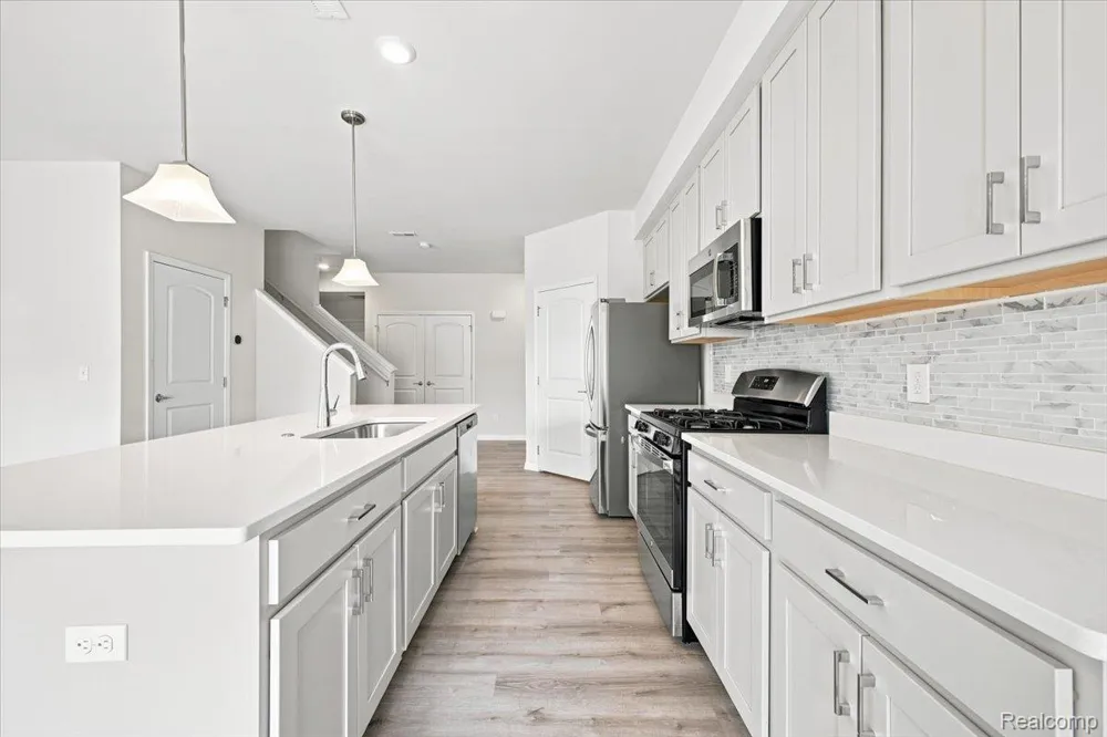 8678 Pioneer Street #9 Washington Township, MI 48094