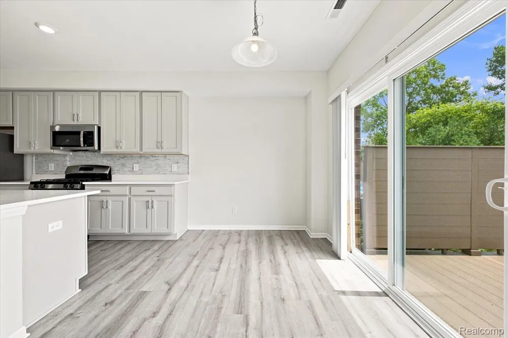 8678 Pioneer Street #9 Washington Township, MI 48094