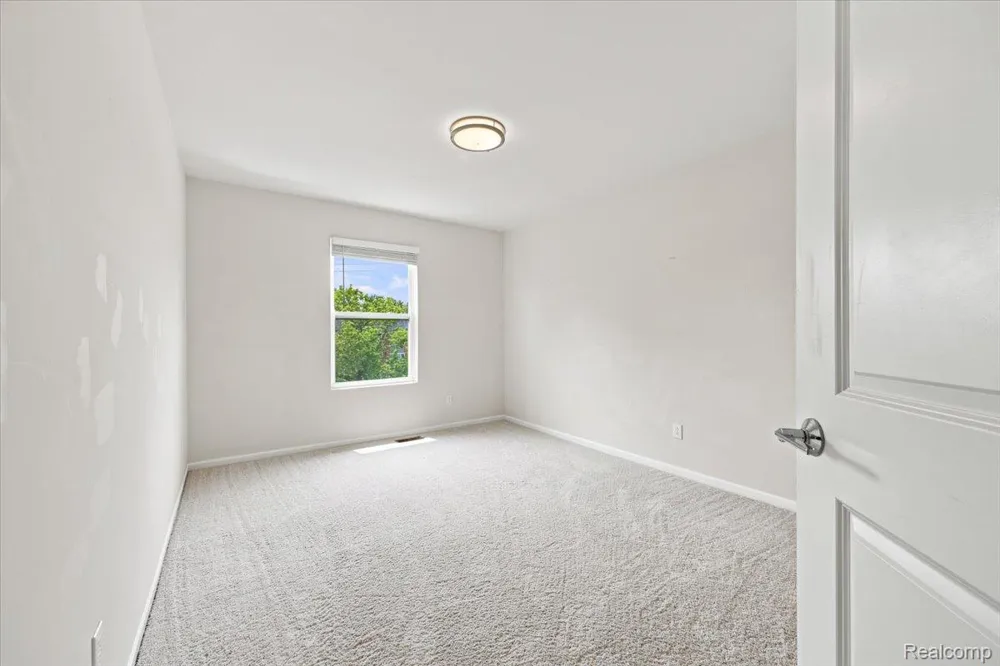 8678 Pioneer Street #9 Washington Township, MI 48094