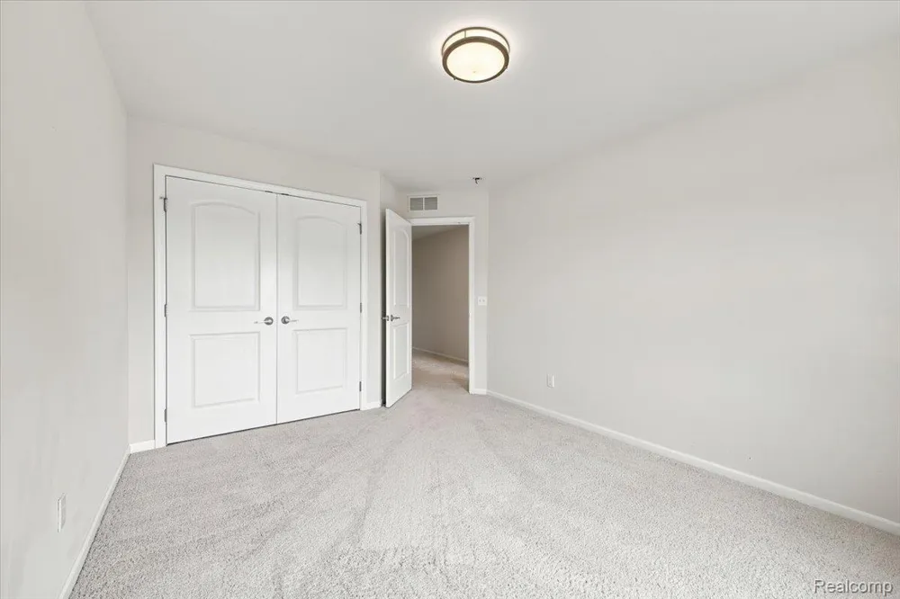 8678 Pioneer Street #9 Washington Township, MI 48094